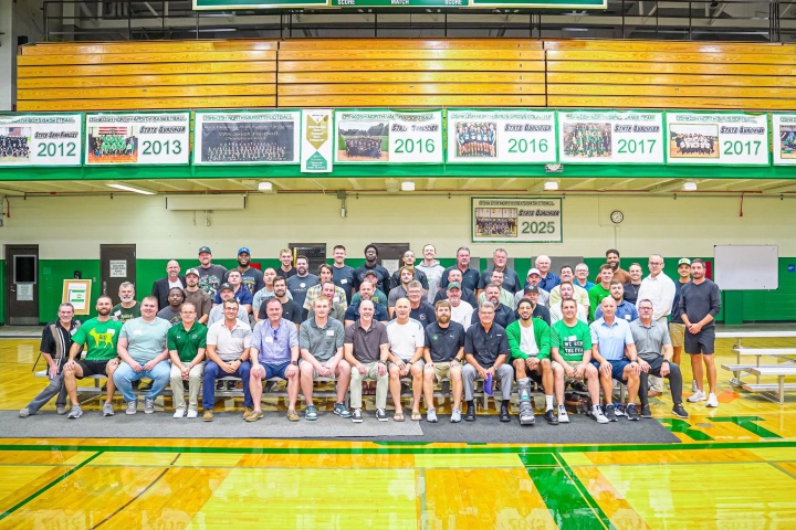 哈利伯顿亮相新球馆揭幕仪式 承诺为高中母校捐赠300万美金